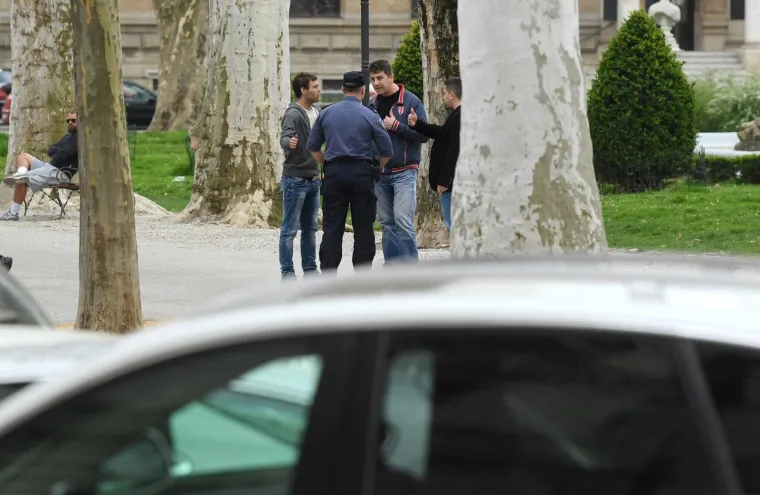 INCIDENT NAKON IZRICANJA PRESUDE DAVIDU KOMŠIĆU: Kristinin stric nogom udario prolaznika koji je dobacivao