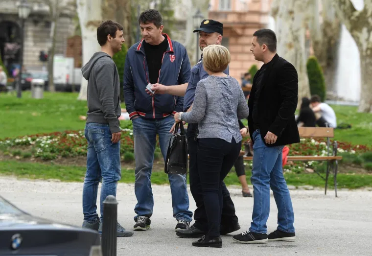 INCIDENT NAKON IZRICANJA PRESUDE DAVIDU KOM&Scaron;IĆU: Kristinin stric nogom udario prolaznika koji je dobacivao