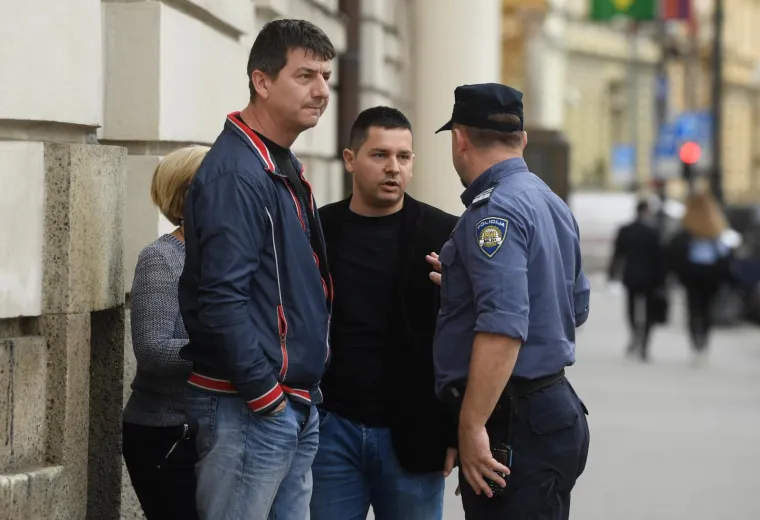 INCIDENT NAKON IZRICANJA PRESUDE DAVIDU KOM&Scaron;IĆU: Kristinin stric nogom udario prolaznika koji je dobacivao