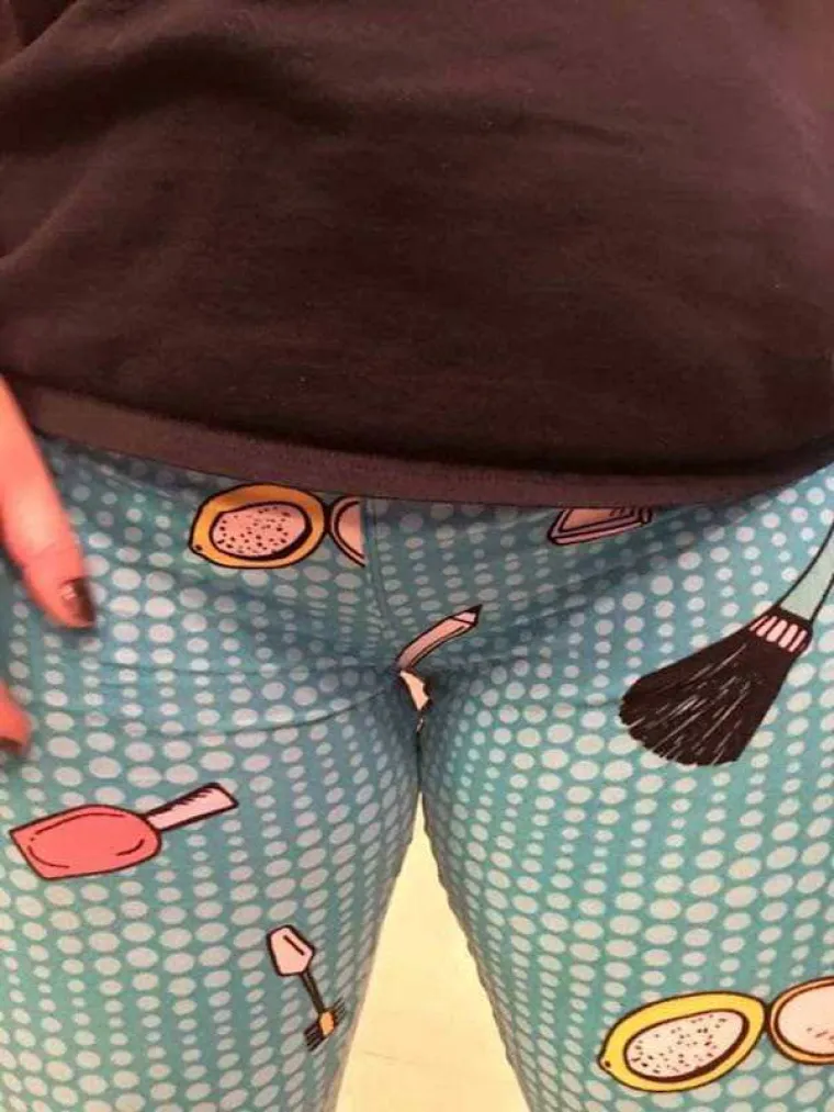 Ljudi iz galerije nose odjeću koja je toliko apsurdna da bi se mogla vidjeti samo na modnim pistama. No, za razliku od mode koja nije za svakoga, ova moda nije ni za koga. Neke od takvih odjevnih predmeta svakako pogledajte u galeriji.