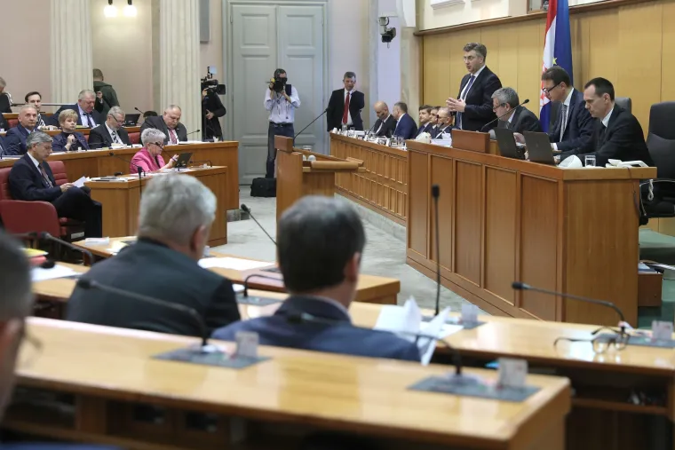 Aktualnim prijepodnevnom počela 8. sjednica Sabora RH