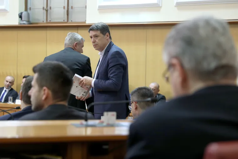 Aktualnim prijepodnevnom počela 8. sjednica Sabora RH