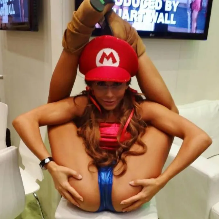 UŽIVAJU U RAZUZDANOJ ZABAVI I NE SRAME SE TOGE: Cure se na društvenim mrežama pohvalile škakljivim prizorima