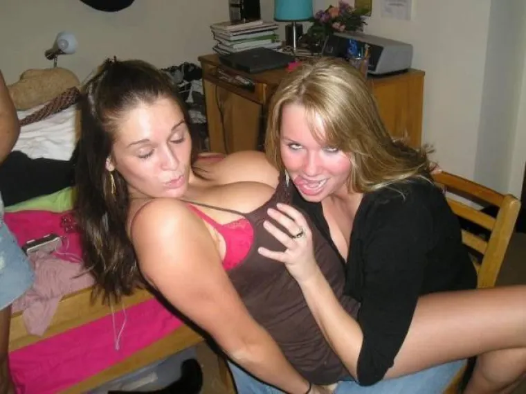 UŽIVAJU U RAZUZDANOJ ZABAVI I NE SRAME SE TOGE: Cure se na društvenim mrežama pohvalile škakljivim prizorima