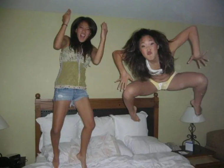 UŽIVAJU U RAZUZDANOJ ZABAVI I NE SRAME SE TOGE: Cure se na društvenim mrežama pohvalile škakljivim prizorima