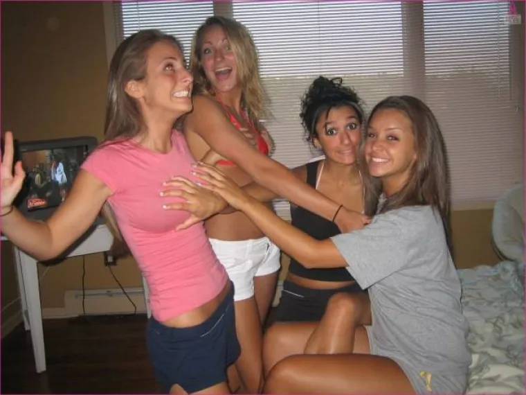 UŽIVAJU U RAZUZDANOJ ZABAVI I NE SRAME SE TOGE: Cure se na društvenim mrežama pohvalile škakljivim prizorima