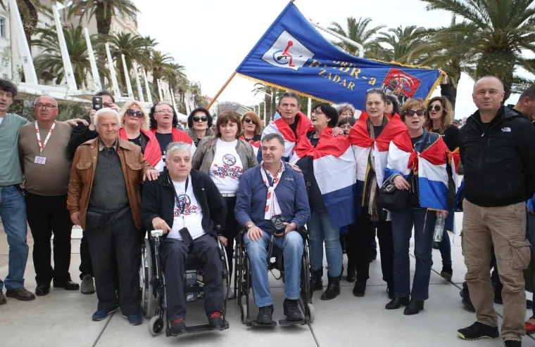 PROSVJED PROTIV ISTANBULSKE KONVENCIJE U SPLITU: Nekoliko tisuća ljudi prosvjedovalo na Rivi