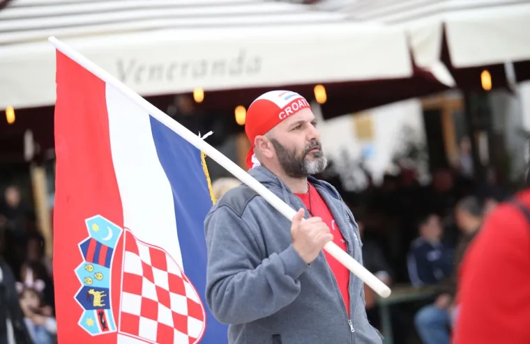 PROSVJED PROTIV ISTANBULSKE KONVENCIJE U SPLITU: Nekoliko tisuća ljudi prosvjedovalo na Rivi