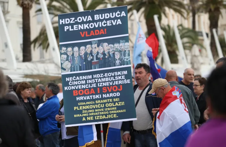 PROSVJED PROTIV ISTANBULSKE KONVENCIJE U SPLITU: Nekoliko tisuća ljudi prosvjedovalo na Rivi