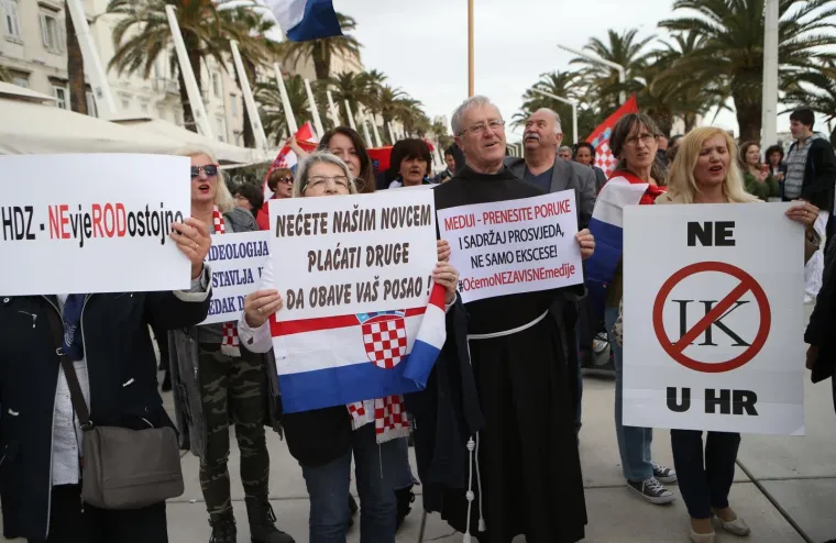 PROSVJED PROTIV ISTANBULSKE KONVENCIJE U SPLITU: Nekoliko tisuća ljudi prosvjedovalo na Rivi