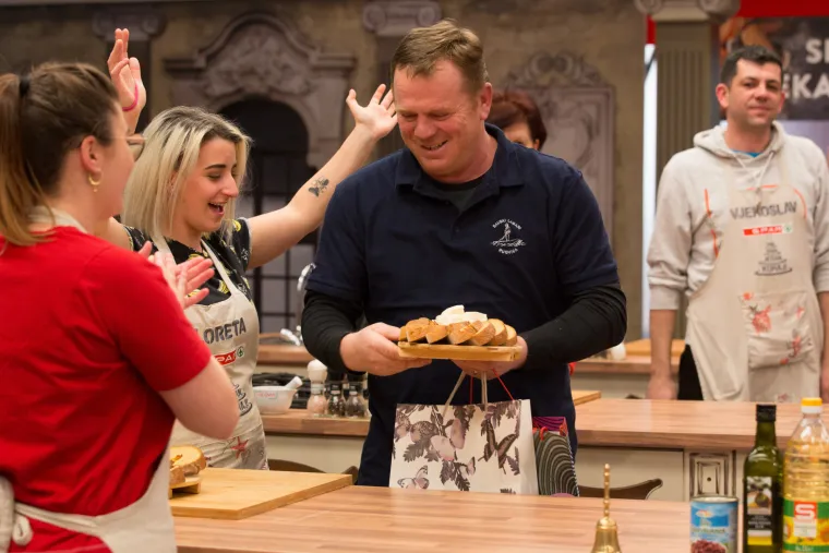 Žuti i Čale počastili ekipu sa seta