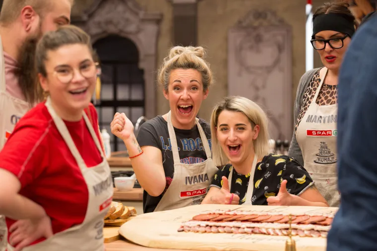 Žuti i Čale počastili ekipu sa seta