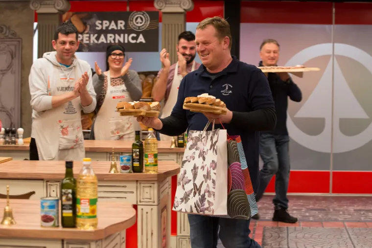 Žuti i Čale počastili ekipu sa seta