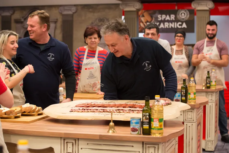 Žuti i Čale počastili ekipu sa seta