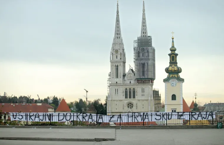 'Ustrajni do kraja za Hrvatsku iz raja': optimistični neznanac ovjesio transparent na zagrebačkom Gradecu