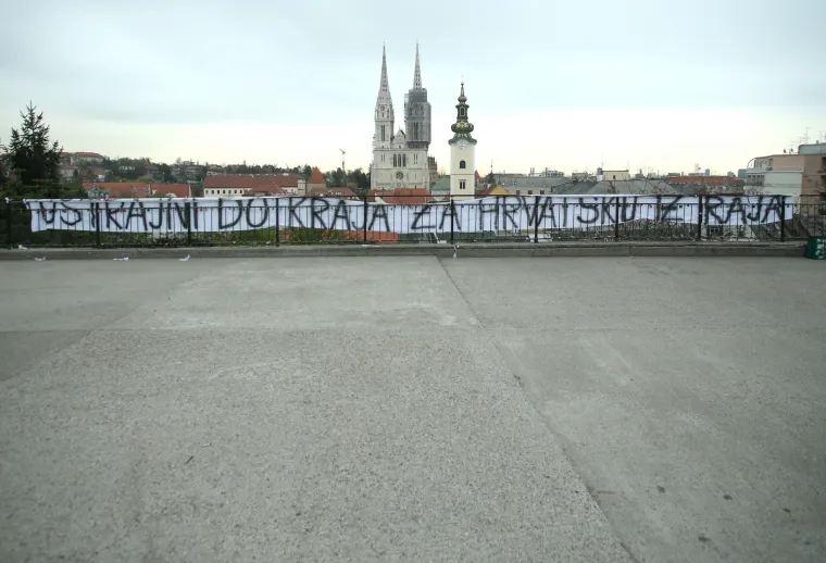'Ustrajni do kraja za Hrvatsku iz raja': optimistični neznanac ovjesio transparent na zagrebačkom Gradecu