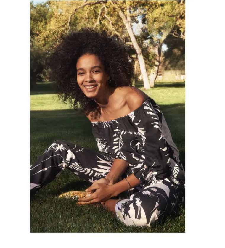 U kolekciji ima svega, hlača, suknji, haljina i kombinezona, a svaki komad izgleda svježe i jako lijepo. Evo nekih;