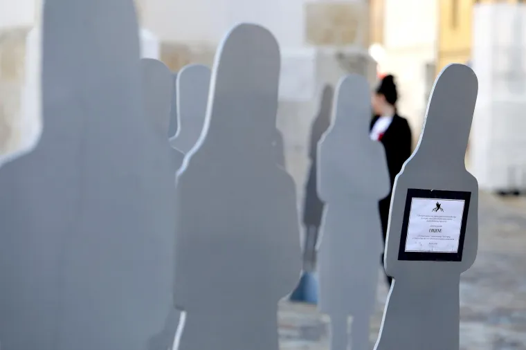 DAN D ZA ISTANBULSKU: Aktivistice ispred Sabora postavile siluete koje simboliziraju ubijene žene