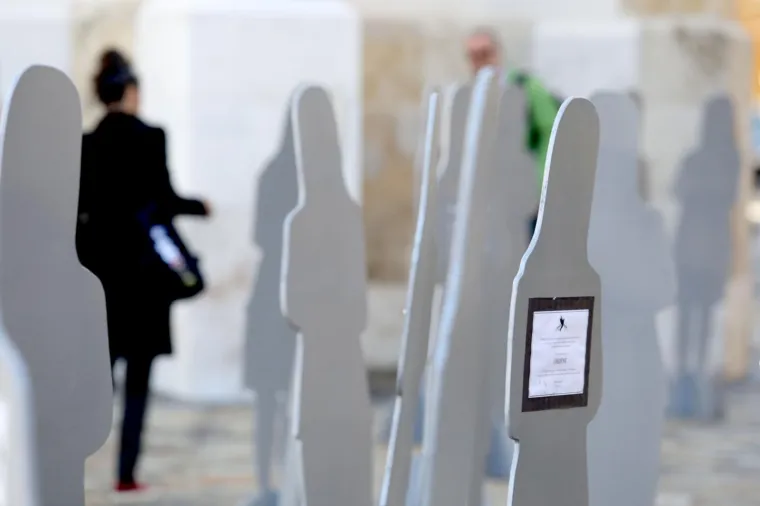 DAN D ZA ISTANBULSKU: Aktivistice ispred Sabora postavile siluete koje simboliziraju ubijene žene