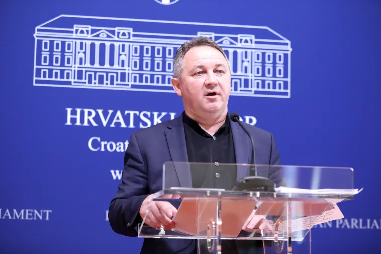 Culej na konferenciji za novinare na temu napada na osjećaje vjernika i Katoličku crkvu