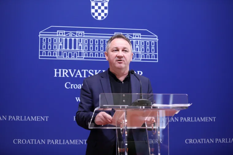 Culej na konferenciji za novinare na temu napada na osjećaje vjernika i Katoličku crkvu