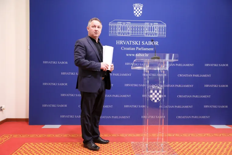 Culej na konferenciji za novinare na temu napada na osjećaje vjernika i Katoličku crkvu