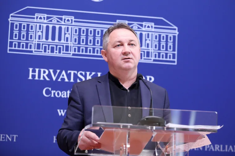 Culej na konferenciji za novinare na temu napada na osjećaje vjernika i Katoličku crkvu