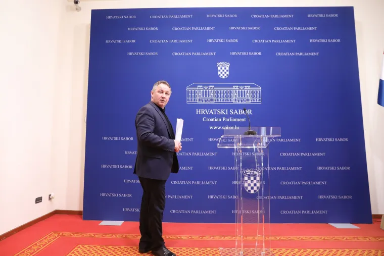 Culej na konferenciji za novinare na temu napada na osjećaje vjernika i Katoličku crkvu