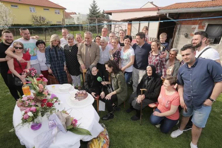 Ana Rendulić proslavila 100. rođendan, a s njom je svjećice puhao i Bandić