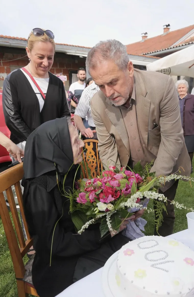 Ana Rendulić proslavila 100. rođendan, a s njom je svjećice puhao i Bandić