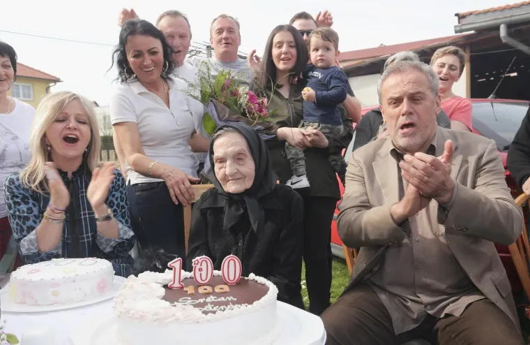 Ana Rendulić proslavila 100. rođendan, a s njom je svjećice puhao i Bandić