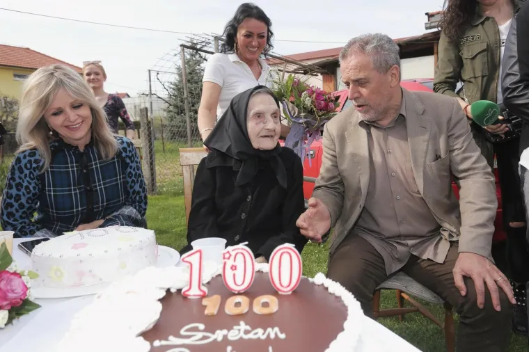 Ana Rendulić proslavila 100. rođendan, a s njom je svjećice puhao i Bandić