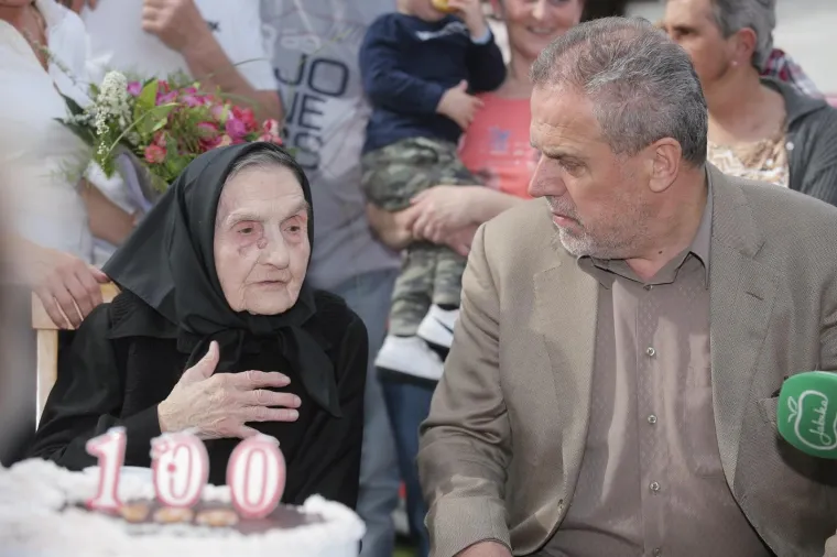 Ana Rendulić proslavila 100. rođendan, a s njom je svjećice puhao i Bandić