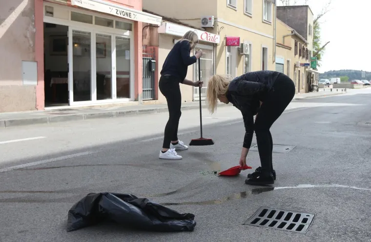 Či&scaron;ćenje ulice nakon sukoba Funcuta i Tornada
