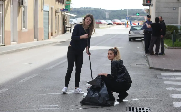 Či&scaron;ćenje ulice nakon sukoba Funcuta i Tornada