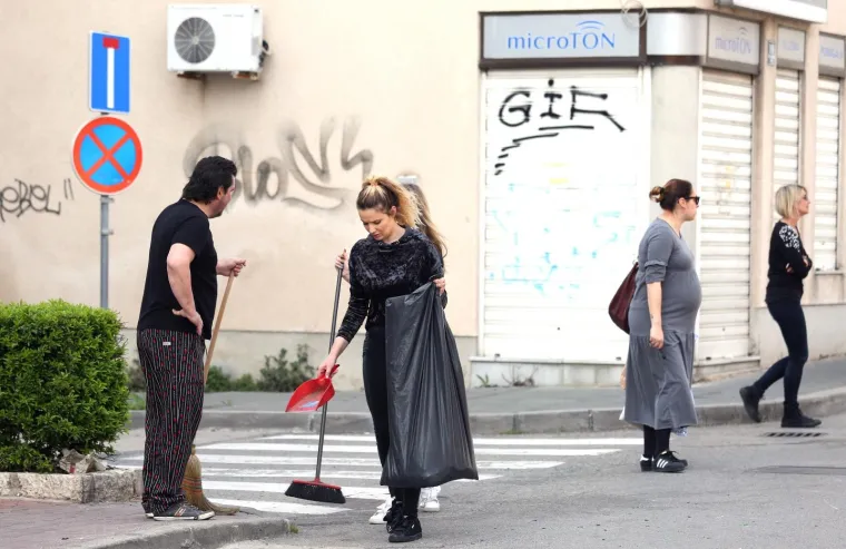 Či&scaron;ćenje ulice nakon sukoba Funcuta i Tornada