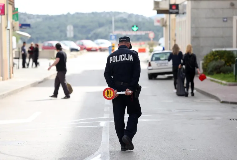 Či&scaron;ćenje ulice nakon sukoba Funcuta i Tornada