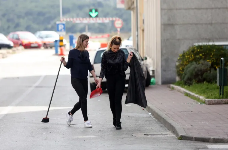 Či&scaron;ćenje ulice nakon sukoba Funcuta i Tornada