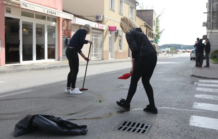 Či&scaron;ćenje ulice nakon sukoba Funcuta i Tornada