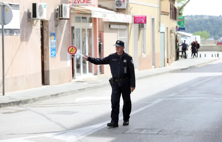 Či&scaron;ćenje ulice nakon sukoba Funcuta i Tornada