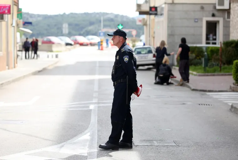 Či&scaron;ćenje ulice nakon sukoba Funcuta i Tornada