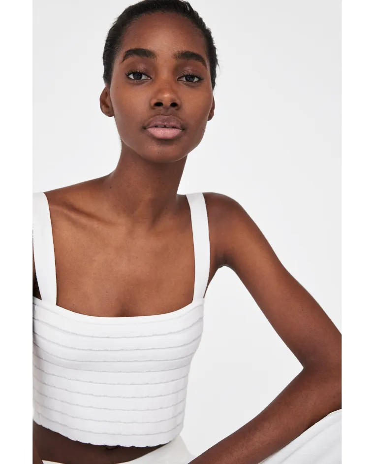 Bijeli sjajni top, Zara, 119,90 kuna