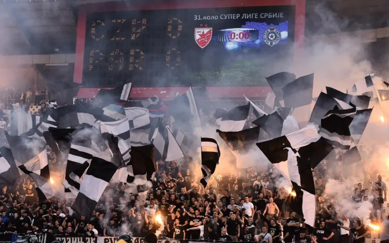 U najvećem derbiju srpskog nogometa Crvena zvezda je pobijedila Partizan s 2:1 na svojoj Marakani.