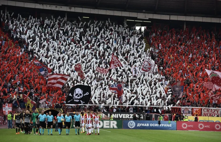 KAOS NA DERBIJU ZVEZDE I PARTIZANA: Pogledajte atmosferu s najvatrenijeg obračuna na Balkanu