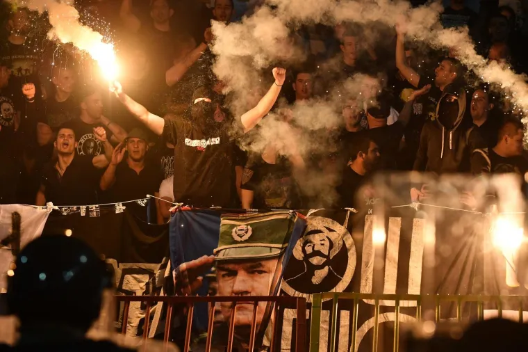 KAOS NA DERBIJU ZVEZDE I PARTIZANA: Pogledajte atmosferu s najvatrenijeg obračuna na Balkanu