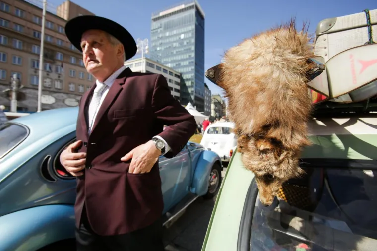 AUTOMOBILI ZAUZELI TRG BANA JELAČIĆA: Zagrepčani su danas imali priliku uživati u genijalnoj izložbi