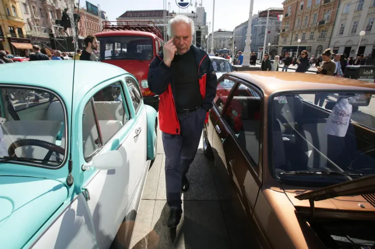 AUTOMOBILI ZAUZELI TRG BANA JELAČIĆA: Zagrepčani su danas imali priliku uživati u genijalnoj izložbi