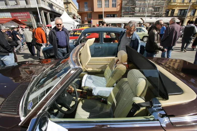 AUTOMOBILI ZAUZELI TRG BANA JELAČIĆA: Zagrepčani su danas imali priliku uživati u genijalnoj izložbi
