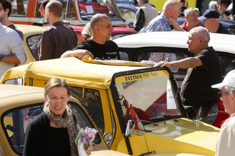 AUTOMOBILI ZAUZELI TRG BANA JELAČIĆA: Zagrepčani su danas imali priliku uživati u genijalnoj izložbi