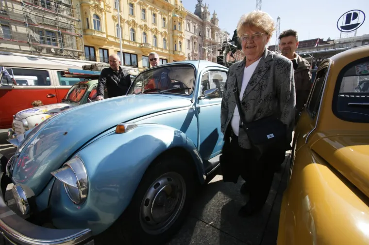 AUTOMOBILI ZAUZELI TRG BANA JELAČIĆA: Zagrepčani su danas imali priliku uživati u genijalnoj izložbi